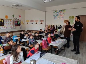 Bingöl’de Minik Öğrenciler, Akranları İçin Topladıkları Paraları Deprem Bölgesine Yolladı