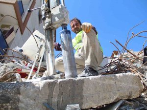 Hatay’da Enkaz Kaldırma Ve Karot Alma İşlemleri Devam Ediyor
