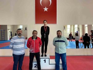 Ermenek’in Muay Thaici Kızlarından 5 Altın, 1 Gümüş