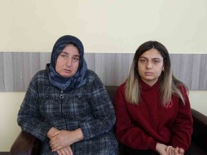Acılarını Yurtta Diğer Depremzedelere Yardım Ederek Atlatıyor