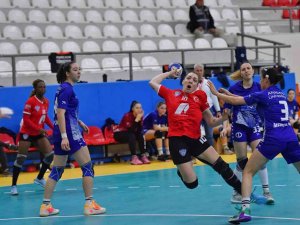 Mavi Kelebekler’in Bileği Bükülmüyor