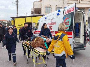 Milas’ta Traktöre Çarpan Motosikletli Kurye Yaralandı
