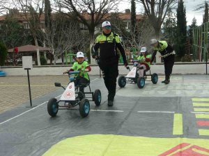 Muğla’da Öğrencilere Mobil Trafik Tırı İle Trafik Eğitimleri Veriliyor