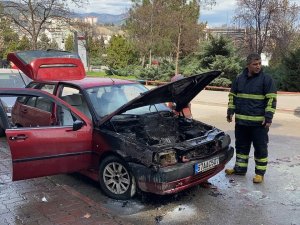 Karabük’te Park Halindeki Otomobil Yandı