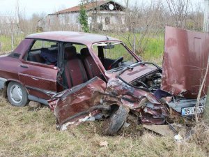 Samsun’da Kamyonet İle Otomobil Çarpıştı: 3 Yaralı