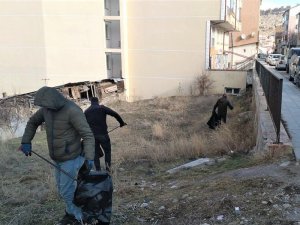 Bayburt Belediyesi Ekiplerince Sokaklar Titizlikle Temizleniyor