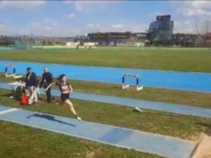 3 Adım Atlamada Şampiyonluğu Göğüsledi