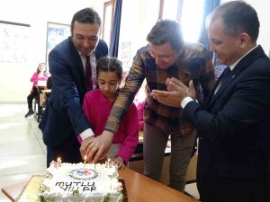 11 Yaşındaki Depremzede Ayşe’ye Sürpriz Doğum Günü Kutlaması