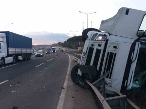 Çekici Yoldan Çıktı, 1 Kişi Yarandı