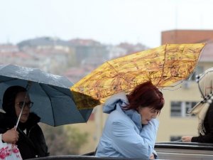 Meteorolojiden Kuvvetli Rüzgar Ve Fırtına Uyarısı