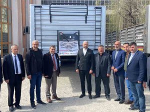 Patlayan Lastiğe Rağmen Deprem Bölgesine Yardım Götüren Kardeşlere Yeni Dorse Hediye Edildi