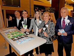 6 Saat Tv İzliyor, 4 Saat İnternette Vakit Geçiriyor, 1 Dakika Kitap Okuyoruz