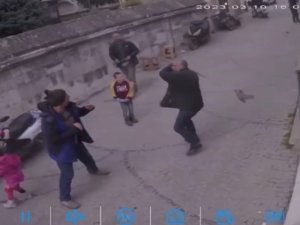 Bıçaklı Kavgada Yaralandı, Yanındaki Çocuklar Korku Dolu Gözlerle İzledi