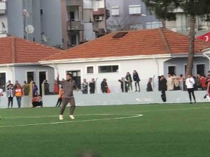 Arda Turan Depremzede Çocuklar İçin Marmaris’te Sahaya Çıktı