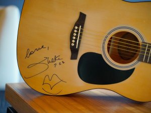 Depremzede Çocuklar İçin Nadal’ın Raketi Ve Tişörtü Satışa Çıktı