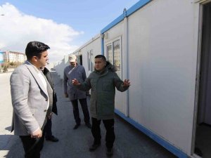 Erciş Belediyesinden Deprem Bölgesine 60 Konteynır Ev Desteği
