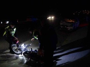Uşak’ta Otomobil Motosikletle Çarpıştı: 2 Ölü