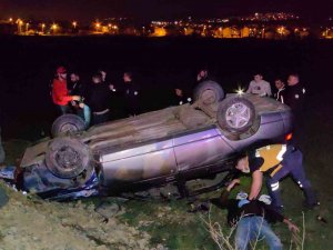 Otomobil İle Elektrikli Bisiklet Çarpıştı: 2 Yaralı