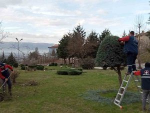 Hem Çiçeklendiriyor Hem Güzelleştiriyorlar