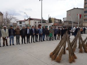 Kulp’ta, İpekböceği Üreticilerine 10 Bin Adet Dut Fidanı Dağıtıldı