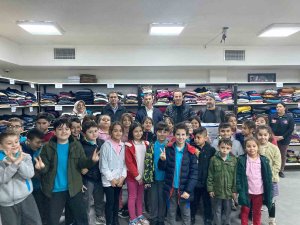 Sındırgılı Öğrenciler, Depremzede Kardeşlerine Yardım Gönderdi