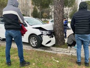 Aday Sürücü Sınavda Ehliyetini Alamadan Kaza Yaptı