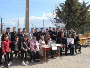 Öğrenci, Öğretmen Ve Velilerden Depremzedeler İçin Yardım Kampanyası