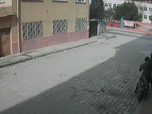 Motosikletli Hırsızlar Balkonda Asılı Kıyafetleri Çaldı
