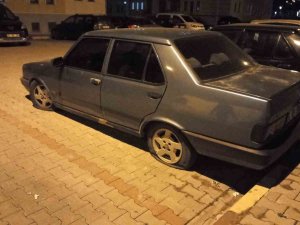 Akşam Saatlerinde Gelip Sadece ’O’ Otomobilin Lastiklerini Kestiler