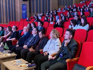 Altınbaş Üniversitesi Öğrencilerinden Eczacılık Kongresi