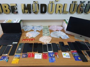 Konteyner Vadiyle 4 Milyon Tl’lik Vurgun Yapan 12 Kişi Tutuklandı