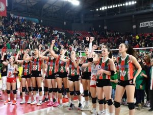 Voleybolda İ̇zmir Derbisi