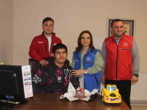 Depremzede Murat’a Sürpriz Doğum Günü
