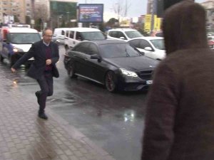 İ̇stanbul Anadolu Yakasında Sağanak Yağış Etkili Oluyor