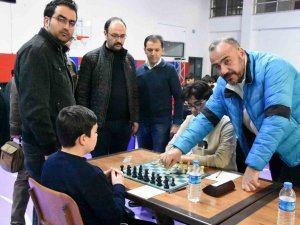 Sivas Satrançta "Tek Yürek"