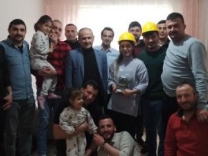 Madenciler Depremin 36’ıncı Saatinde Kurtardıkları Aileyi Ziyaret Etti