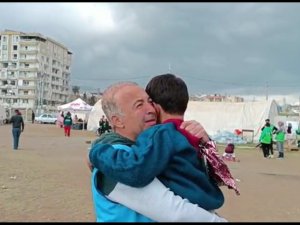 Deprem Bölgesinde Tanıştığı Minik Arda İle Tekrar Buluştu Duygulu Anlar Yaşandı
