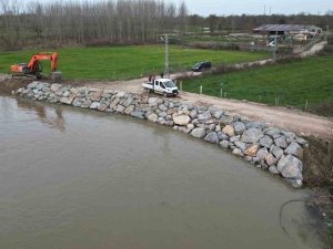 Nehir Adım Adım Yutuyordu, O Yola Taş Dolgulu Çözüm