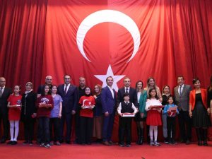 İ̇stiklal Marşı’nı Güzel Okuma Yarışması İzleyenleri Duygulandırdı