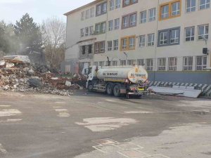 Depremde Hasar Alan Okul, Büyükşehir Tarafından Yıkılıyor