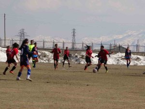 Yüksekova Kadın Futbol Takımı Evinde Yenildi