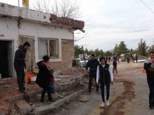 Freni Boşalan Tır Dehşet Saçtı: 2 Yaralı
