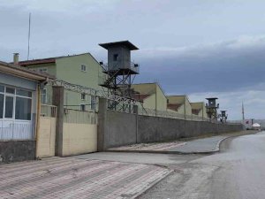 1983 Yılından Beri Hizmet Veriyordu, Deprem Tedbiri Sebebi İle Boşaltıldı