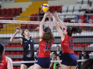 Sivas’ta Oynanan Tvf 2. Lig Kadınlar Çeyrek Final Etabında İlk Gün Sona Erdi