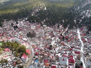 Ağır Hasarlı Cami Minaresi Kontrollü Olarak Yıkıldı