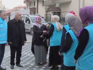 Malatyalı Depremzede Aileye Kayseri’deki Yeni Evlerinde Çiçekli Karşılama