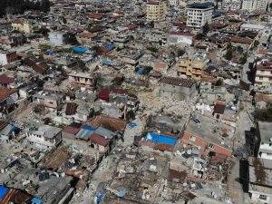 Depremle Yerle Bir Olan Emek Mahallesi’nin Sakinleri, Kentsel Dönüşüm Gerçeğini Anlattı