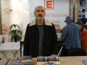 Asrın Felaketinde Yaşadıklarını Anlattığı Kitabın Gelirini Depremzedelere Bağışladı