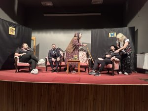 Ardahanlı Tiyatro Grubu Depremzedeler İçin Sahne Aldı