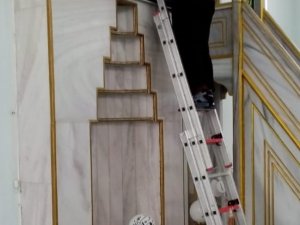 Burhaniye’de Camiyi Güzelleştirmek İçin İmece Yaptılar